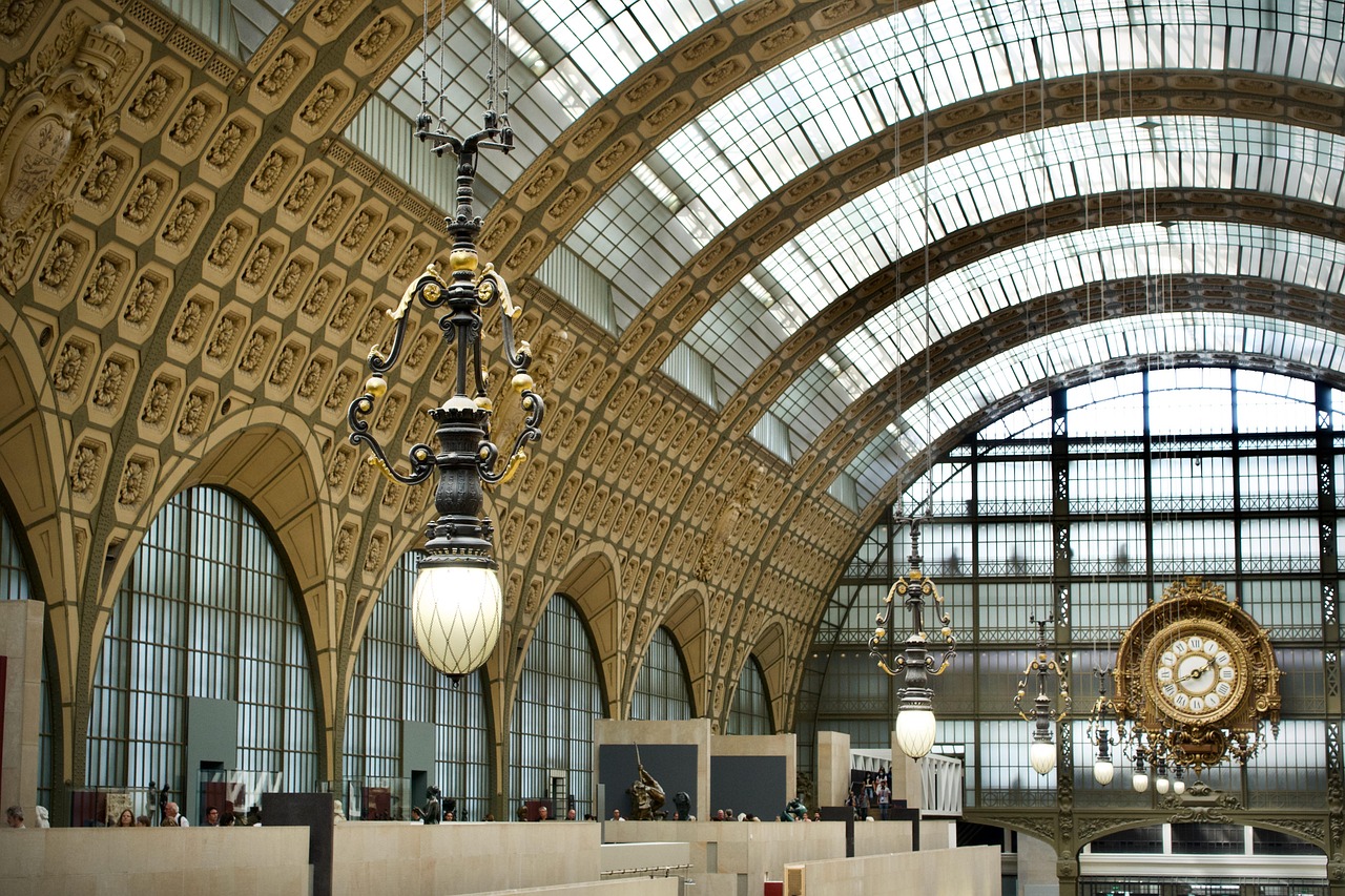 Comment obtenir une finition parfaite lors de la peinture d'un plafond ? découvrez comment obtenir une finition parfaite pour la peinture de votre plafond grâce à nos conseils et astuces professionnels.