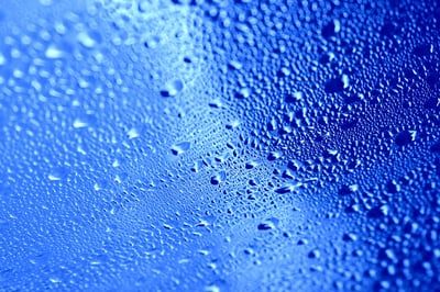 Pourquoi voit-on de la condensation sous ma toiture et comment l’éviter ?